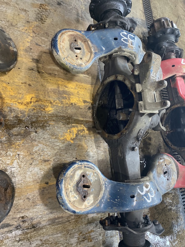 Eaton DS-404 Bolt On Axle Housing #305466