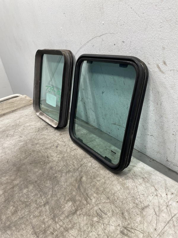 Kenworth T800 Door Peeper Glass #R441053